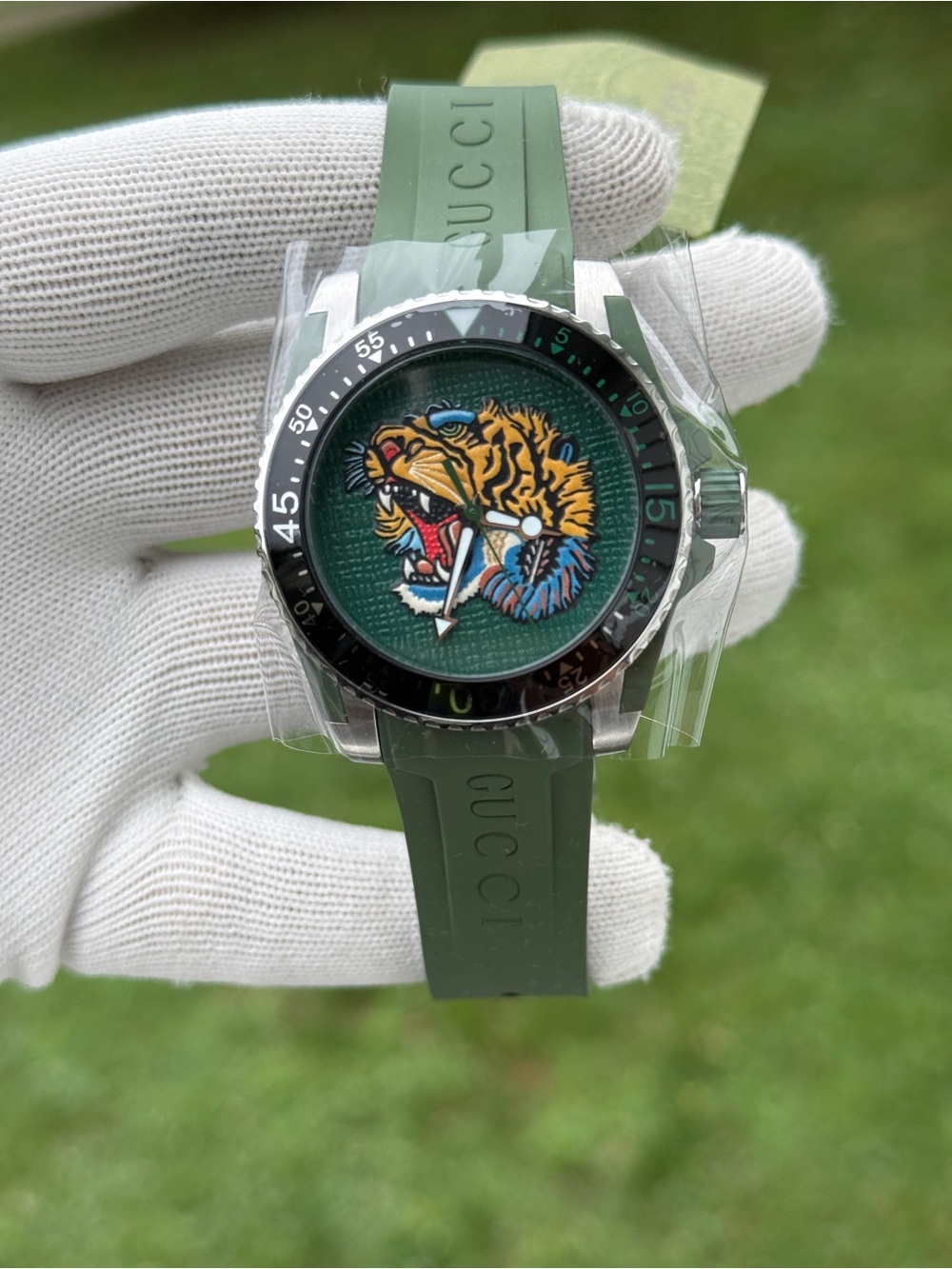 Gucci Green Tiger Motif Dive-Style rubber strap men’s Watch - Picture 12 of 14